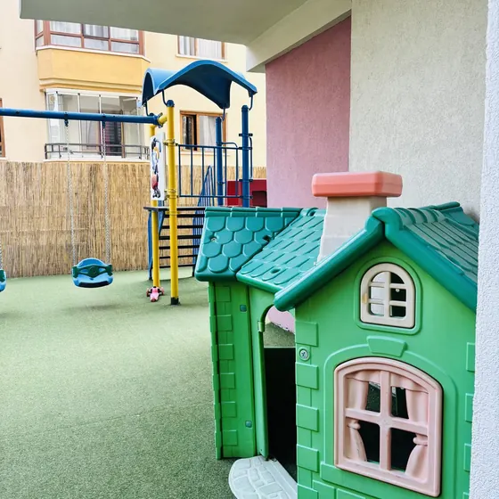 Bahçedeki oyun evi