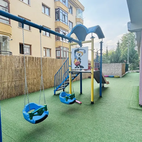 Salıncak ve tırmanma alanı